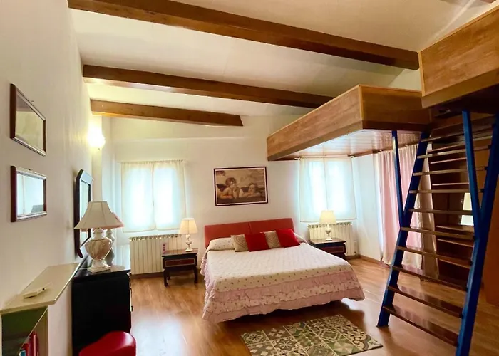 Wellstay Old Town 3*